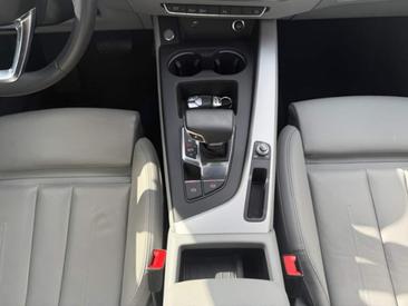 Audi A4 Avant 40 TDI — photo 15
