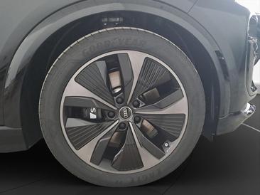 Audi SQ6 SUV E-tron E-tron Quattro — photo 10