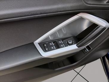 Audi Q3 TFSI E 45 E — photo 11