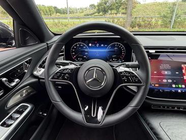 Mercedes Classe E Berline 300 E — photo 17