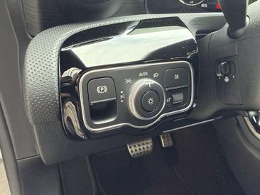 Mercedes CLA Berline 200 — photo 36