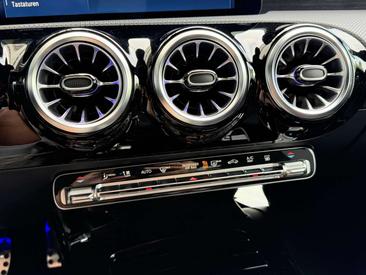 Mercedes CLA Berline 200 — photo 40