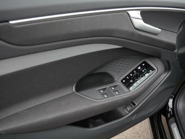 Audi A6 Avant 40 TDI — photo 22