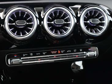 Mercedes CLA Berline 220 — photo 26