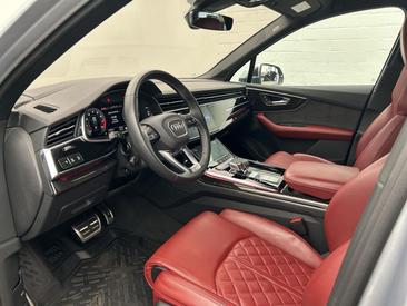 Audi SQ7 TFSI — photo 17