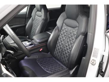 Audi SQ7 TFSI — photo 11