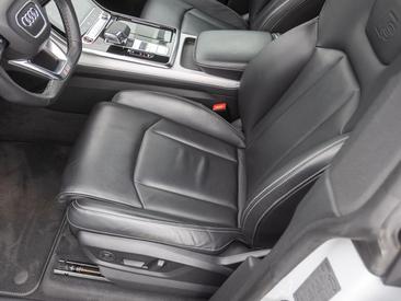 Audi SQ8 TFSI — photo 12