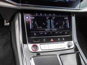 Audi SQ8 TFSI — photo 17