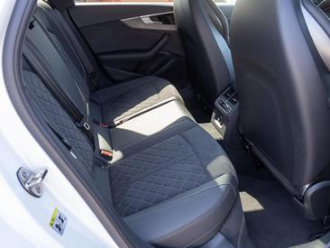 Audi RS4 Avant TFSI Quattro Tiptronic — photo 22