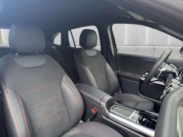 Mercedes GLA 200 — photo 16
