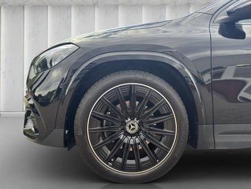 Mercedes GLA 200 — photo 18