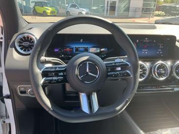 Mercedes GLA 200 — photo 12