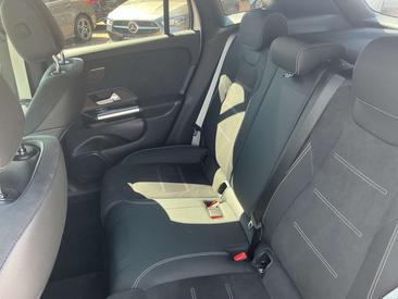 Mercedes GLA 200 — photo 16