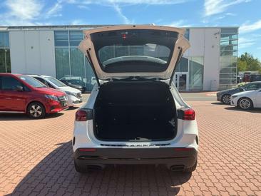 Mercedes GLA 200 — photo 18