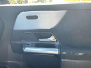 Mercedes GLA 200 — photo 22