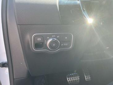 Mercedes GLA 200 — photo 23