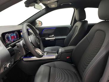 Mercedes GLA 200 — photo 8