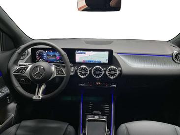 Mercedes GLA 200 — photo 11