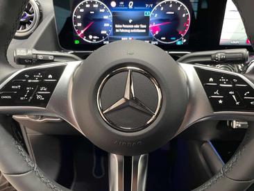 Mercedes GLA 200 — photo 12