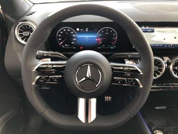 Mercedes GLA 200 — photo 11