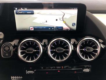 Mercedes GLA 200 — photo 12