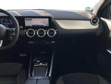 Mercedes GLA 200 — photo 15
