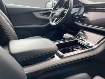 Audi SQ8 TFSI — photo 6