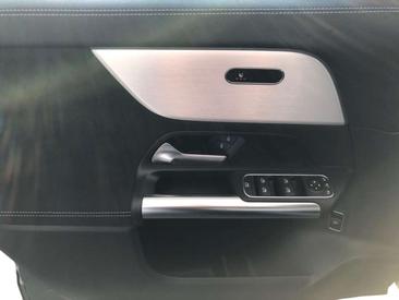 Mercedes GLA 200 — photo 16