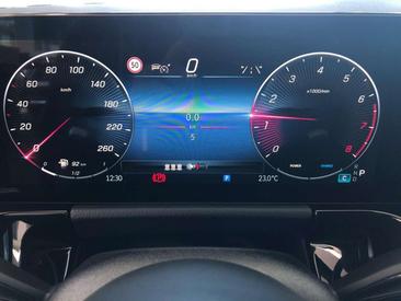 Mercedes GLA 180 — photo 10