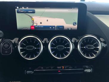 Mercedes GLA 180 — photo 12