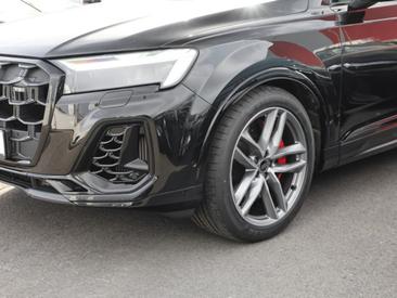 Audi SQ7 TFSI — photo 11
