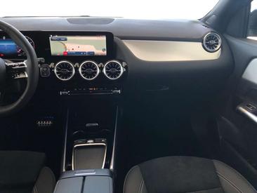 Mercedes GLA 180 — photo 15