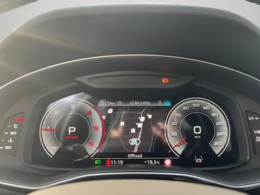 Audi Q8 50 TDI Quattro — photo 10
