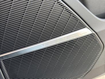 Audi RSQ8 Performance Quattro Tiptronic — photo 18