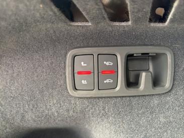 Audi SQ8 TFSI — photo 16