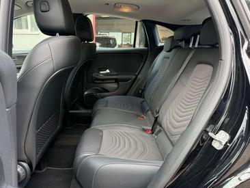 Mercedes GLA 180 — photo 10