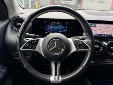 Mercedes GLA 180 — photo 12