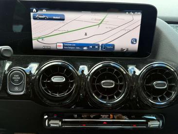 Mercedes GLA 180 — photo 13