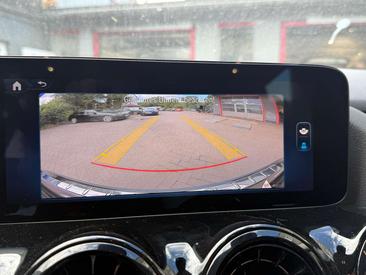Mercedes GLA 180 — photo 14