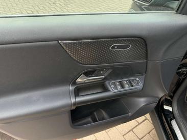 Mercedes GLA 180 — photo 15