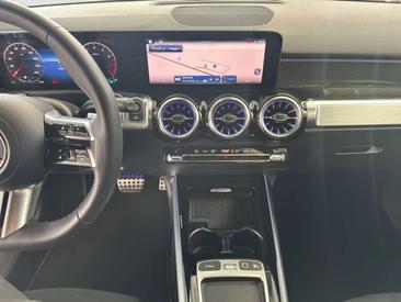Mercedes GLB 200 — photo 9