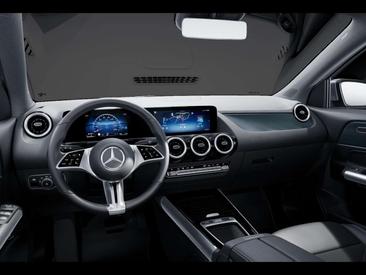 Mercedes GLA 200 — photo 8