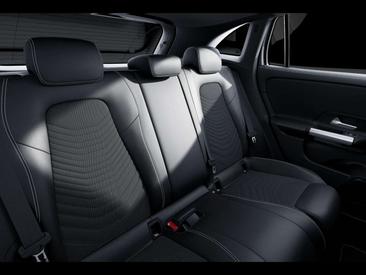 Mercedes GLA 200 — photo 10