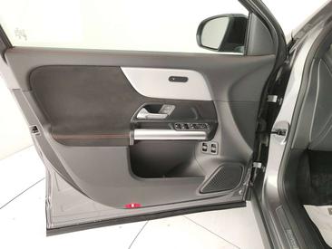Mercedes GLA 200 — photo 13