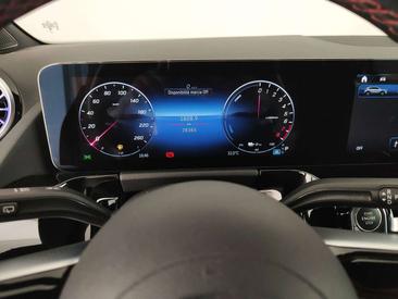 Mercedes GLA 200 — photo 15
