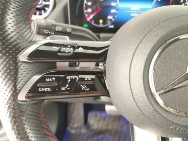 Mercedes GLA 200 — photo 18