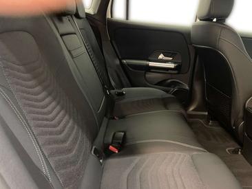 Mercedes EQA 250 — photo 10