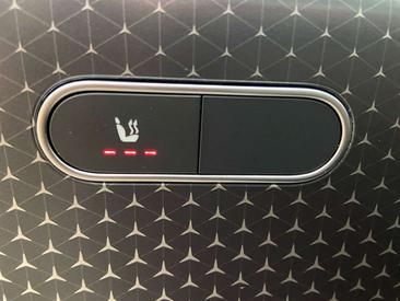 Mercedes EQA 250 — photo 13
