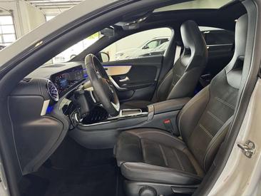 Mercedes CLA Berline 200 — photo 11