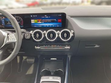Mercedes GLA 250 — photo 11
